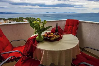 Image de A 6 apt w terrace & sea view, 4 min walk to beach