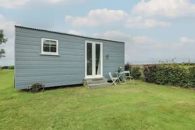 Image de Llewelyn Shepherds Hut, pet friendly, with open fire in Rhosneigr
