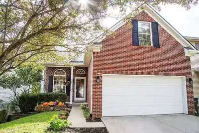 Image de Scenic View by the Pond in Lexington