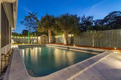 Image de Ocean Themed Cottage With A Heated Pool Close to The Beach, Cruises, and Disney!