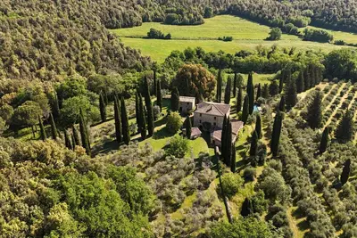 Image de Historic Podere for 10 with Pool and Tennis Court close to Siena