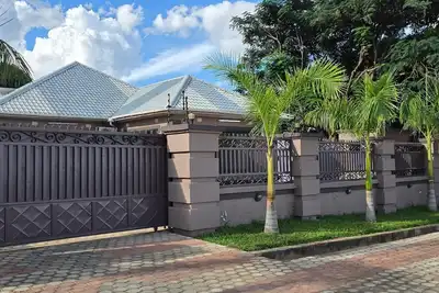 Image de 4-bedroom house in fantastic Livingstone with Ac