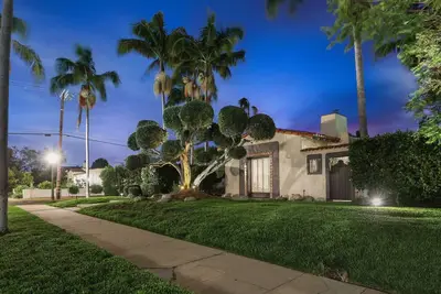 Image de Century City Spanish Villa – Executive Furnished Rental