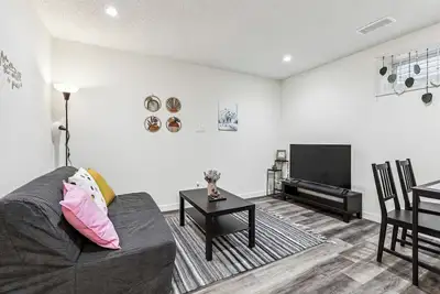 Image de Charming Basement Suite with Parking—Calgary