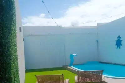 Image de House in a gated community in Emissário de Arembepe with a beautiful gourmet space.