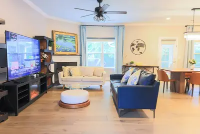 Image de 3 King Beds -Game Room- Crib-Grill-Fenced Yard