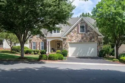 Image de Fully Furnished 3br/3. 5ba Home in Charlottesville