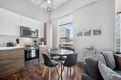 Image de Central Dallas Apartment | Pool + Walk to Convention Center