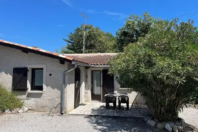 Image de Maisonnette dans résidence avec Piscine au bord du Lac de Saint  Ferréol