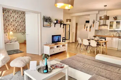 Image de Stylish Danube View Apartment • 2br • 2ba • Top Central Location