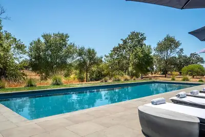 Image de Spacious Santa Rosa Retreat - Outdoor Kitchen, Pool, Spa