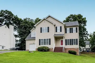 Image de Perfect for Extended Stays! Pets Welcome!