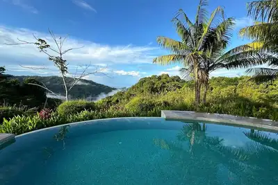 Image de Getaway Charming 2-bedroom house secluded with Ocean Breeze