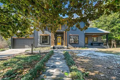 Image de Historic 6 Bedroom Luxury Home Walking Distance to Downtown Jasper!