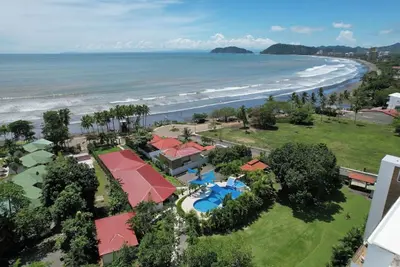 Image de Luxury Beachfront Retreat – 13br Private Resort with Pool in Jacó