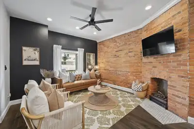 Image de Hanford House: Hot Tub|Sauna|Bar|Sleeps 8