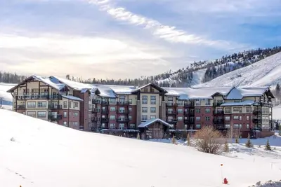 Image de Ultimate family ski getaway, 2-bed 2-bath condo with true ski-in/ski-out access.