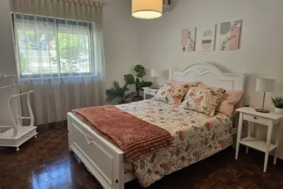 Image de 7km from the beach and 14km from downtown Lisbon. Cozy, family-friendly apartment!