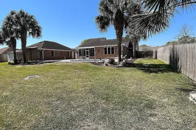 Image de Pensacola Paradise. 5br/3ba w/pool, Huge yard, organic garden! Pets welcome.