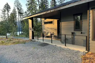 Image de Rafter Ridge: A Modern Retreat - Stunning Lake Views - on 40 acres.