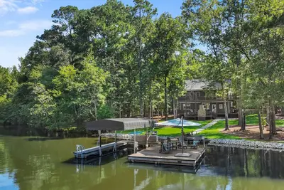 Image de Lake Oconee Getaway • Dock • Fire Pit • Dog Friendly