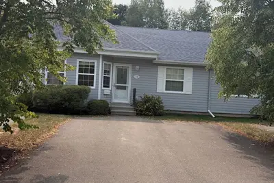 Image de 10 mins away from everything in Dieppe