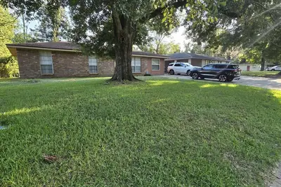 Image de Unique 10 Bedroon / 4. 5  Bath Near Btr