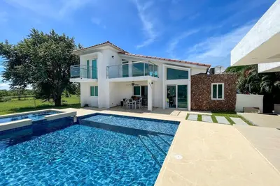 Image de Tropical Retreat Private Pool/Jacuzzi in Gated Community Near Coronado & Beaches
