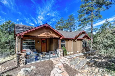 Image de Peaceful Pines Home - 2bdr/2ba on 1 acre - 7 min from Downtown!