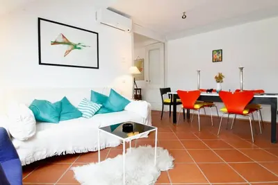 Image de Helle Altbauwohnung zentral 2 Br