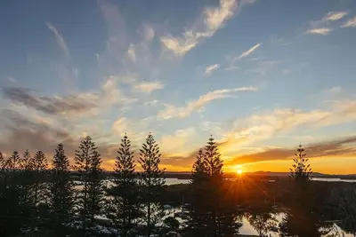 Image de Sunny'S 2  -  Front Row Seats to Sunset