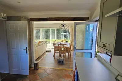 Image de Beautiful fully renovated 3-bedroom bungalow in Cwmbran, set in its own grounds.