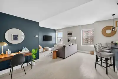 Image de Upscale Urban Escape in the Heart of Downtown
