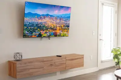 Image de Charming Tempe 1br Designer Furnishings, Patio & Gym