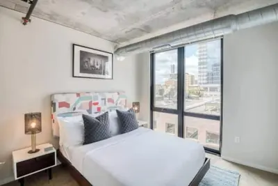 Image de 15th Floor 2b2b Gym Pool 1 mile to Us Bank