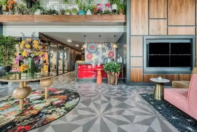 Image de 8th Floor 2b2b Gym Pool 1 mile to Us Bank Q820