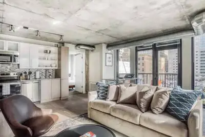 Image de 9th Floor 2br Gym Pool 1 mile to Us Bank