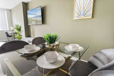 Image de 12th Floor City View Condo. : Free Parking/Pool/Gym 1207