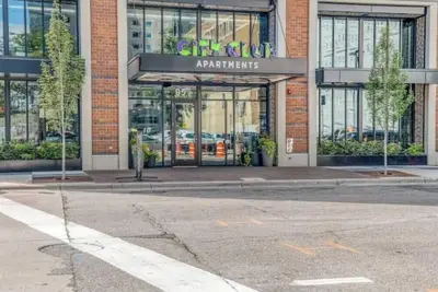 Image de 11Floor 2br Gym Pool 1 mile to Us Bank S1121