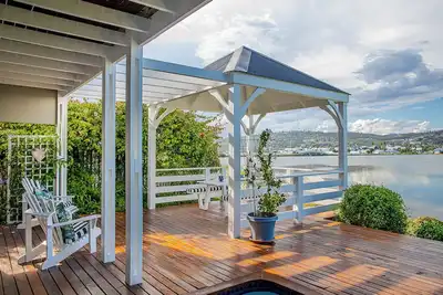 Image de Sunlit 3-bedroom house in a secure marina estate in Knysna
