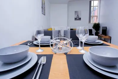 Image de Spacious Urban City Apartment