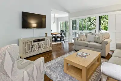 Image de Lighthouse Tennis Villas  - Walking Distance to Harbor Town / Shops at Sea Pines