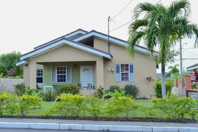 Image de 3 King Beds Drax Hall~Pool~Gym~Gated~Full Air Con