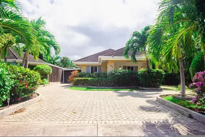 Image de 3 Bedrm in Richmond Estate~ Pool~Gym~Plygrnd~Beach