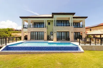 Image de Panoramic Cliffside Luxe Villa