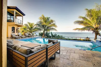 Image de Luxury Oceanfront Villa  in Tower Isle