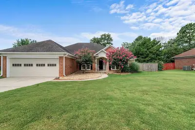 Image de Columbus 4br Getaway w/ Hot Tub Close to Ft Moore