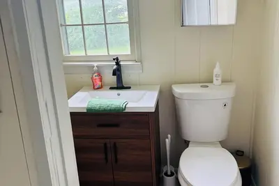 Image de Cozy farmhouse in Manchester - short drive to multiple ski mountains!