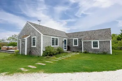 Image de Forget Me Knot – Serene Madaket Retreat Near Starbuck Beach