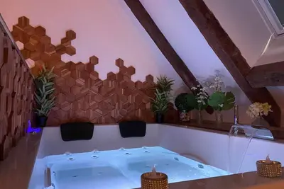 Image de Love Room en centre ville avec Jacuzzi